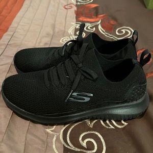 Black Skechers Sneaker